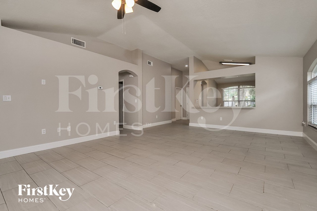 29234 Yarrow Dr - Photo 3 of 16