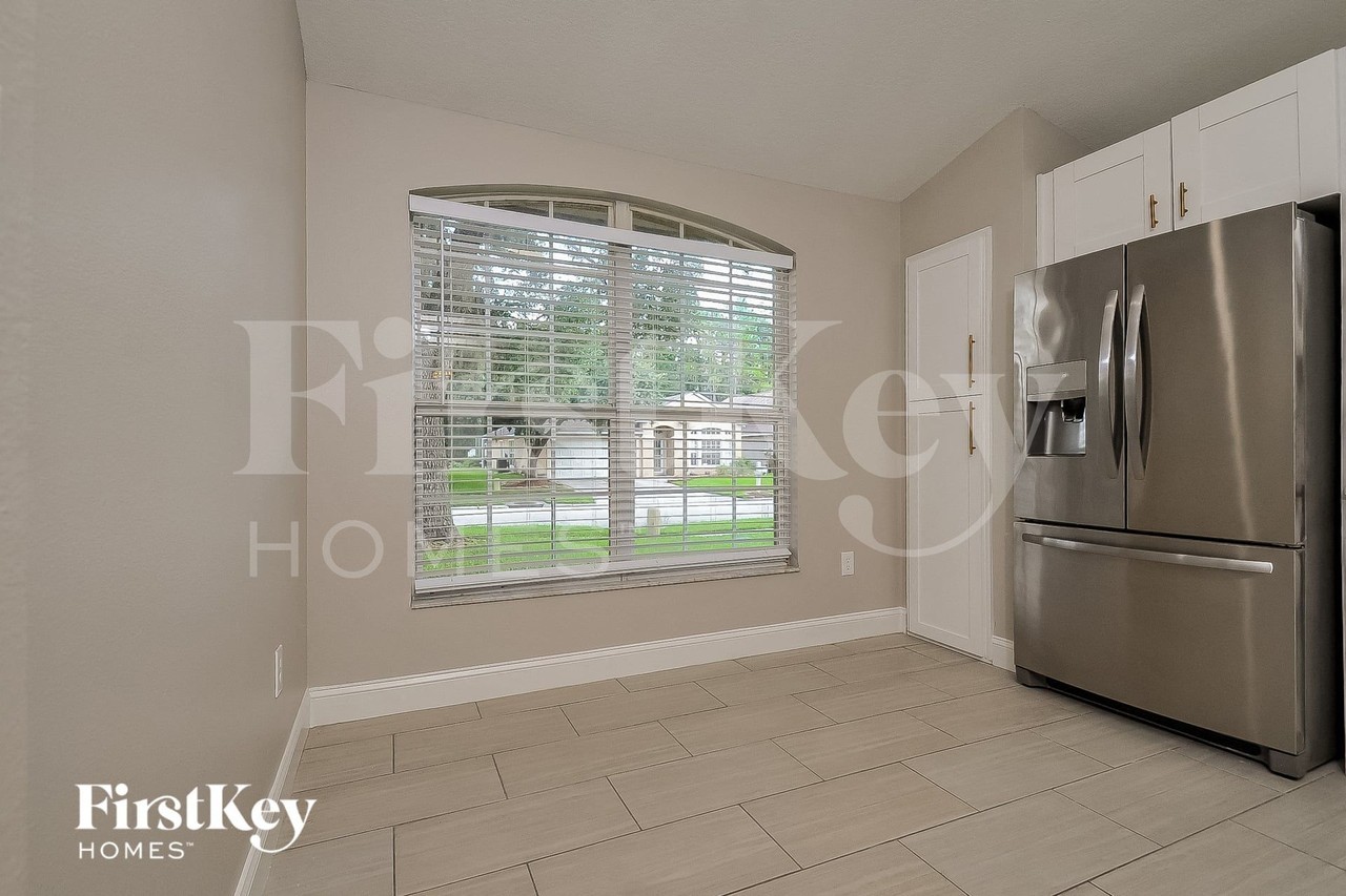 29234 Yarrow Dr - Photo 4 of 16