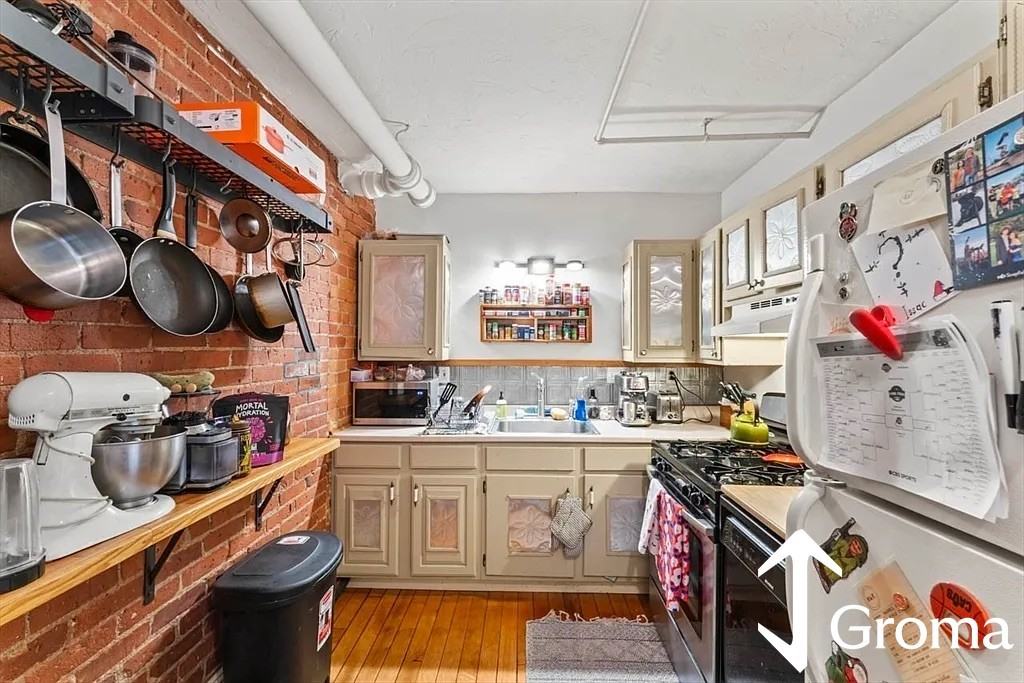 391 Arborway #B - Photo 2 of 5
