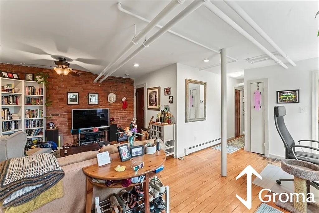 391 Arborway #B - Photo 3 of 5