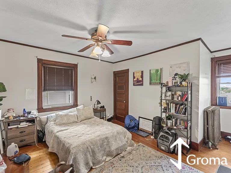 391 Arborway #B - Photo 4 of 5
