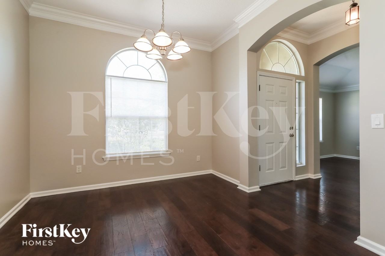 653 W Johns Creek Pkwy - Photo 4 of 16