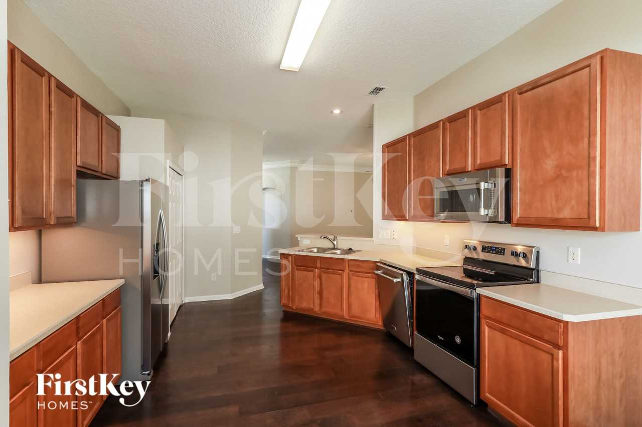 653 W Johns Creek Pkwy - Photo 5 of 16