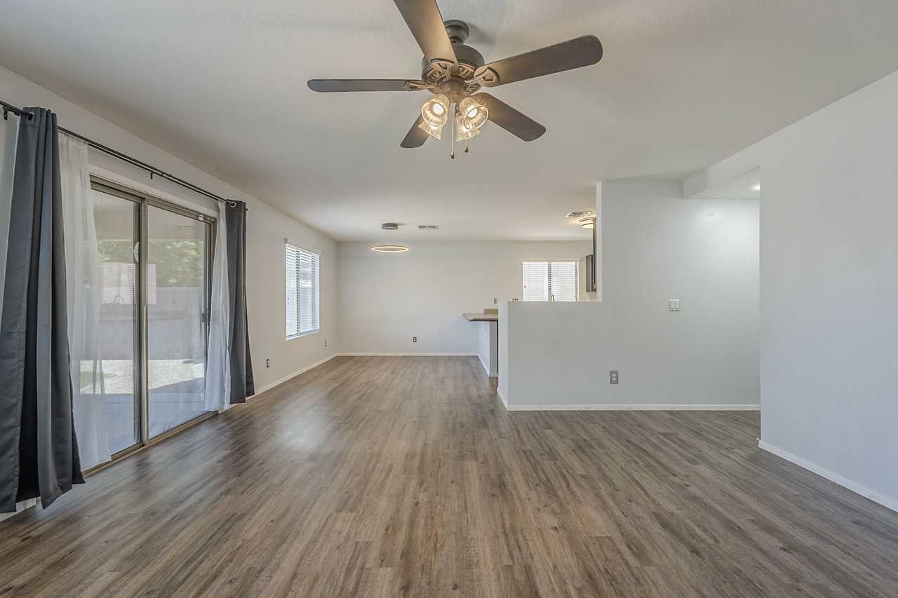 3866 W Belle Ave #1 - Photo 4 of 37