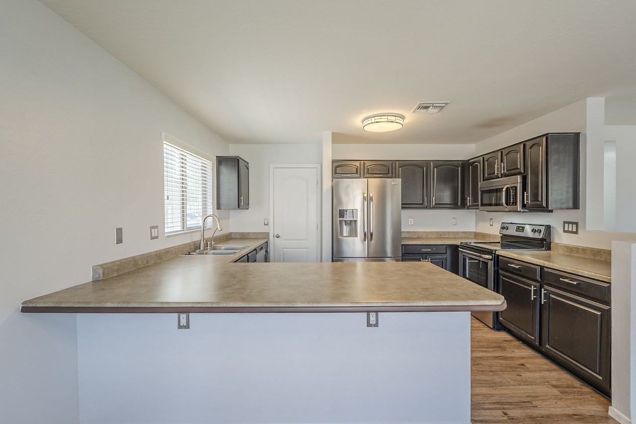 3866 W Belle Ave #1 - Photo 7 of 37