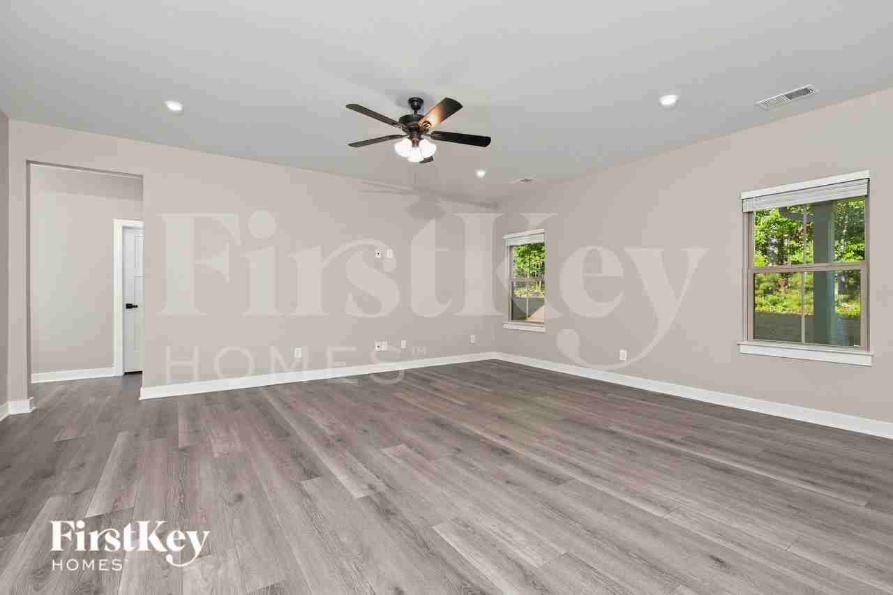 1544 Crimson Leaf Ln - Photo 2 of 16