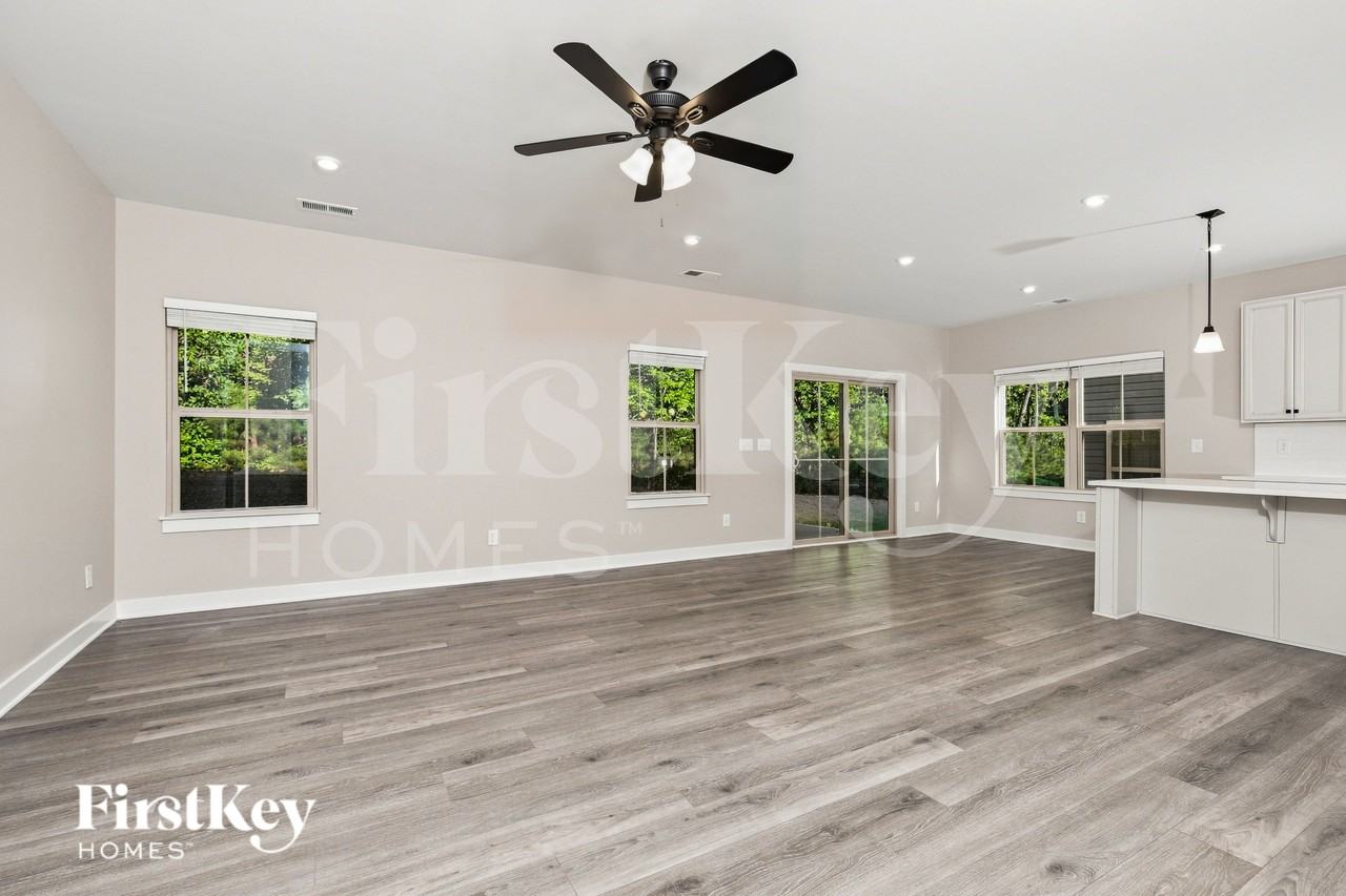 1544 Crimson Leaf Ln - Photo 3 of 16