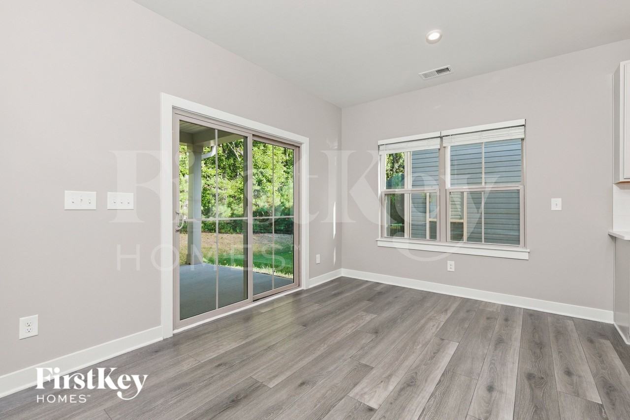 1544 Crimson Leaf Ln - Photo 4 of 16