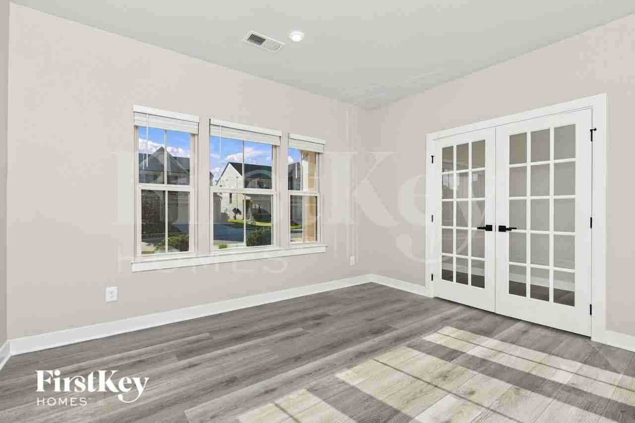1544 Crimson Leaf Ln - Photo 7 of 16