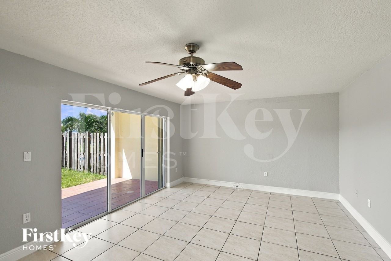9734 Swstreet - Photo 4 of 17