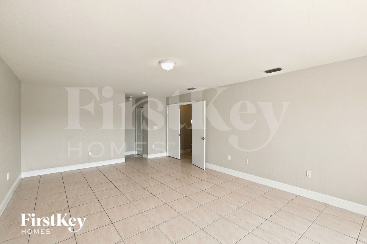 9734 Swstreet - Photo 7 of 17