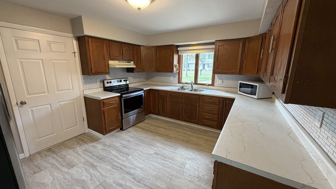 806 Walnut St #1 - Photo 3 of 15