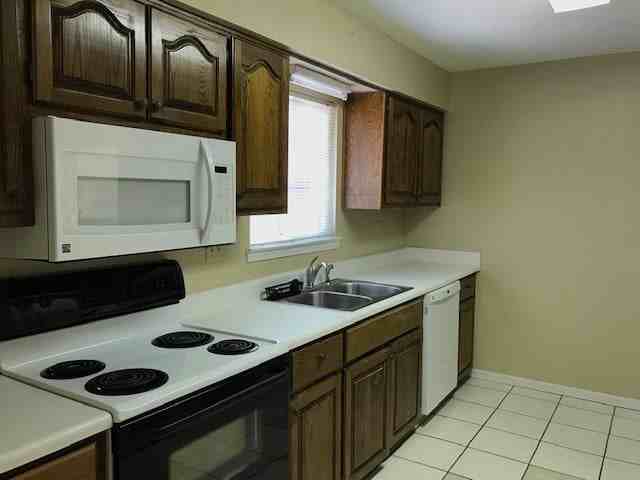 705 Valley Rd - Photo 5 of 17