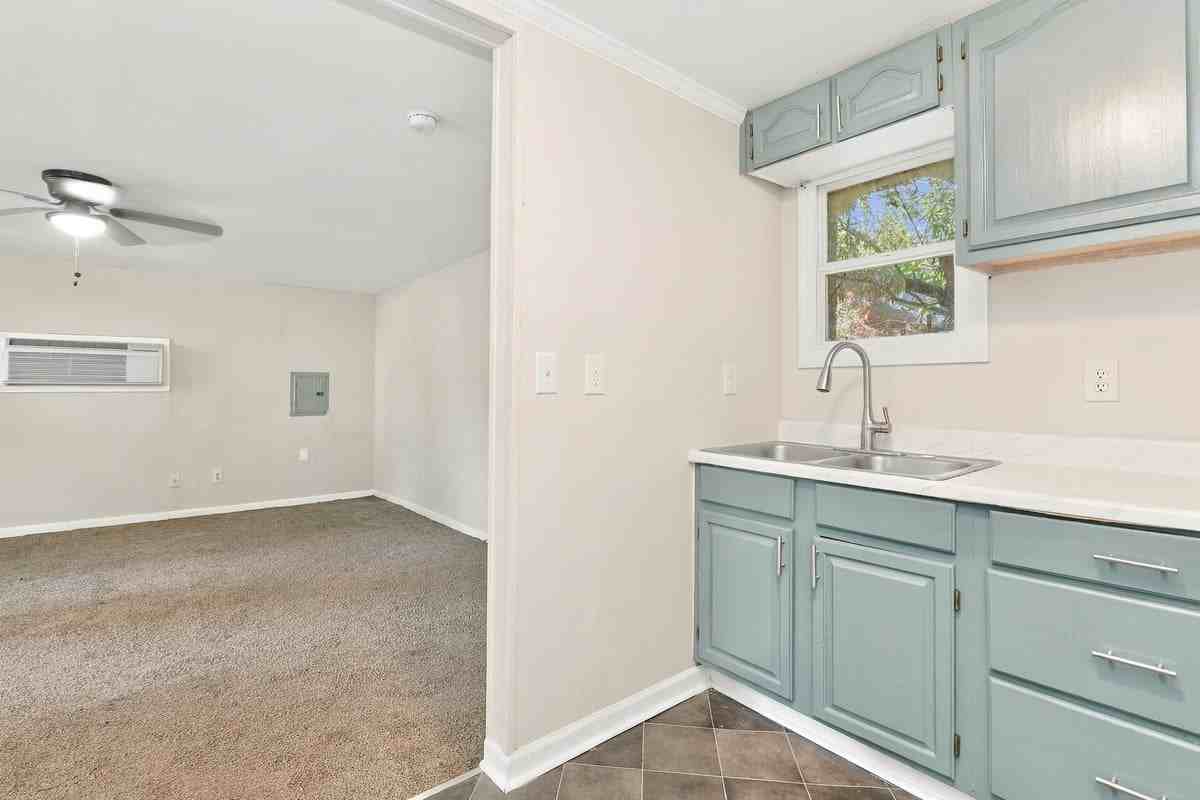 400 S Josephine Boyd St - Photo 5 of 16