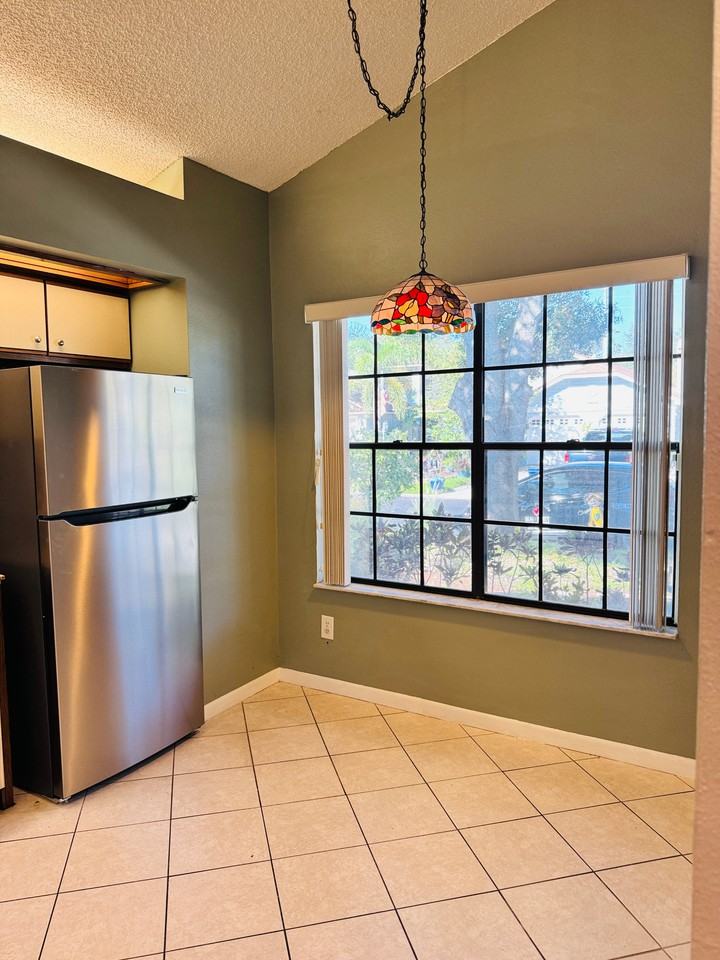 2251 Springwood Cir W - Photo 4 of 24