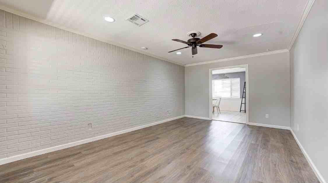 327 Woodcrest Drive - Photo 2 of 32