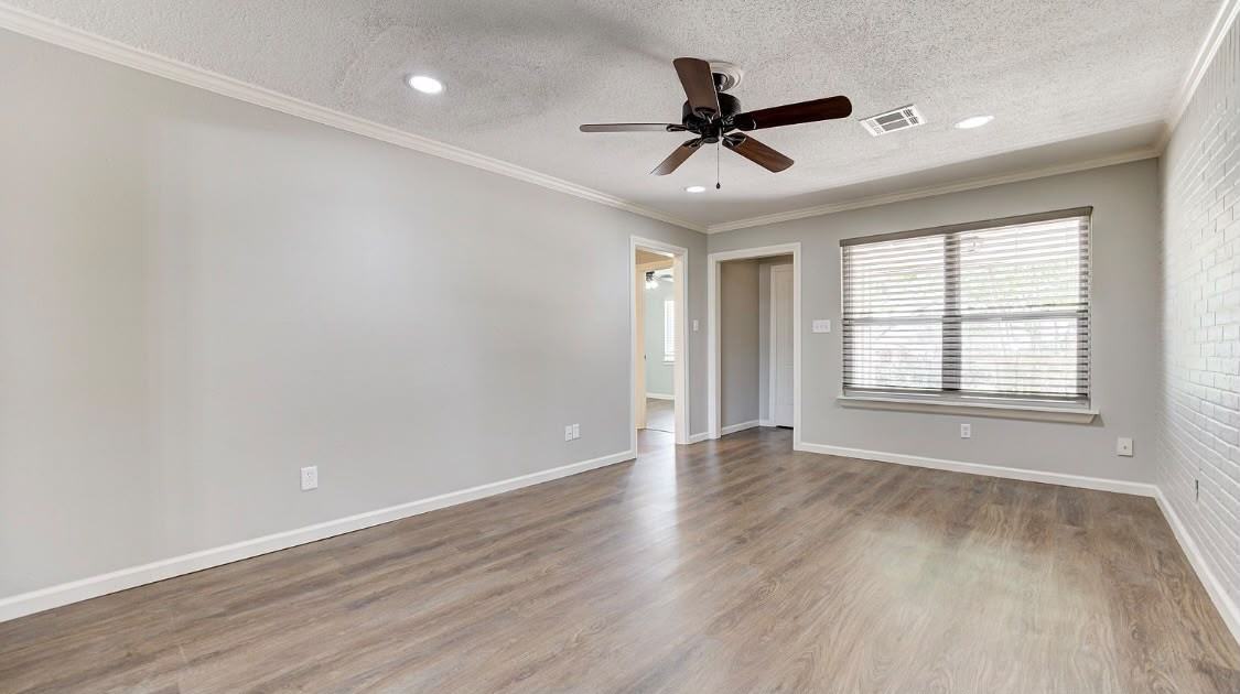 327 Woodcrest Drive - Photo 6 of 32
