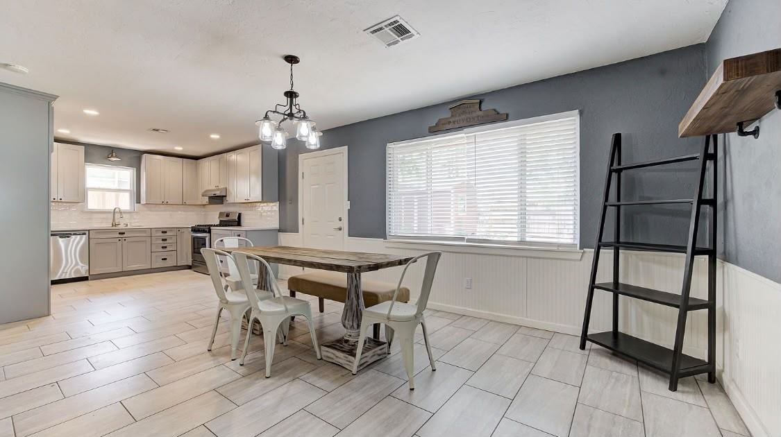 327 Woodcrest Drive - Photo 7 of 32