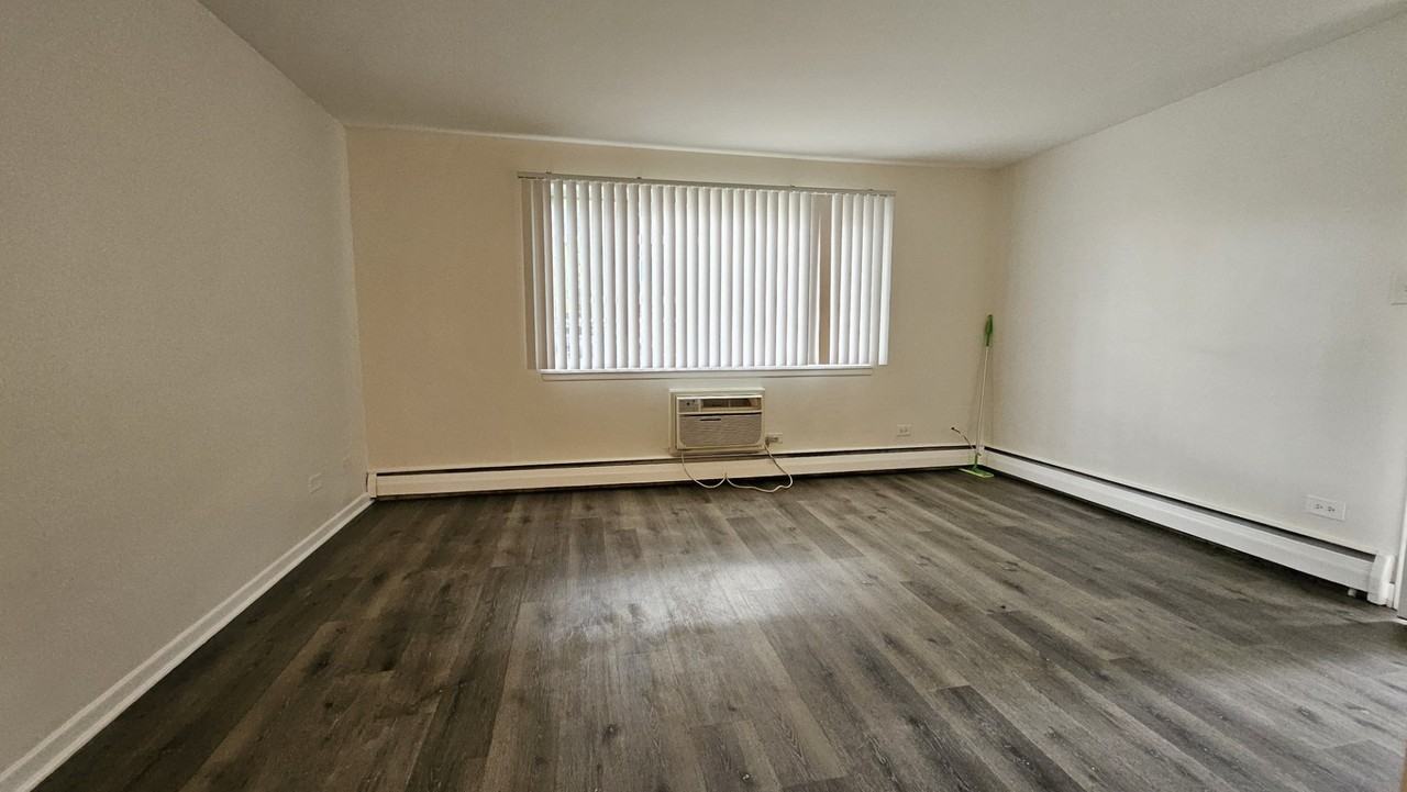 1384 Brown St - Photo 3 of 7