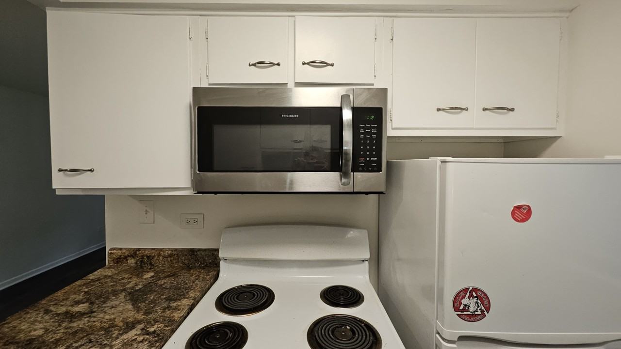 1384 Brown St - Photo 4 of 7