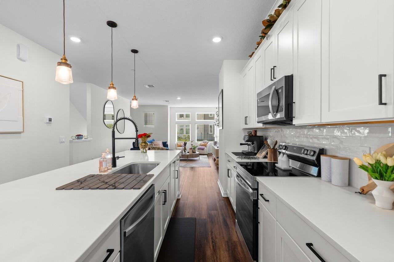 12526 Willstatter Ave - Photo 6 of 37