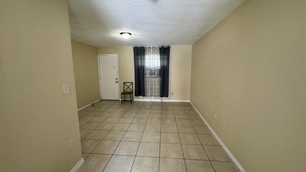 2238 Washington St Ne #B - Photo 2 of 11