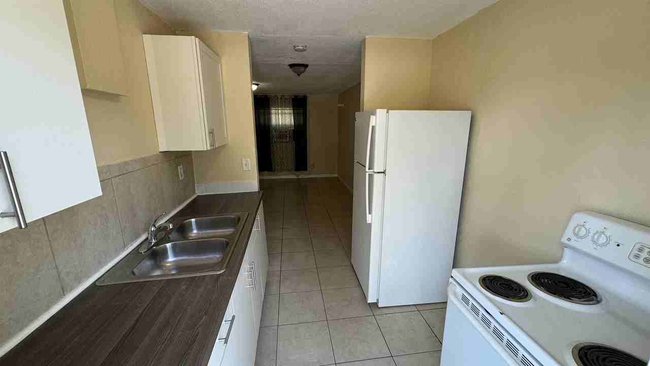 2238 Washington St Ne #B - Photo 4 of 11