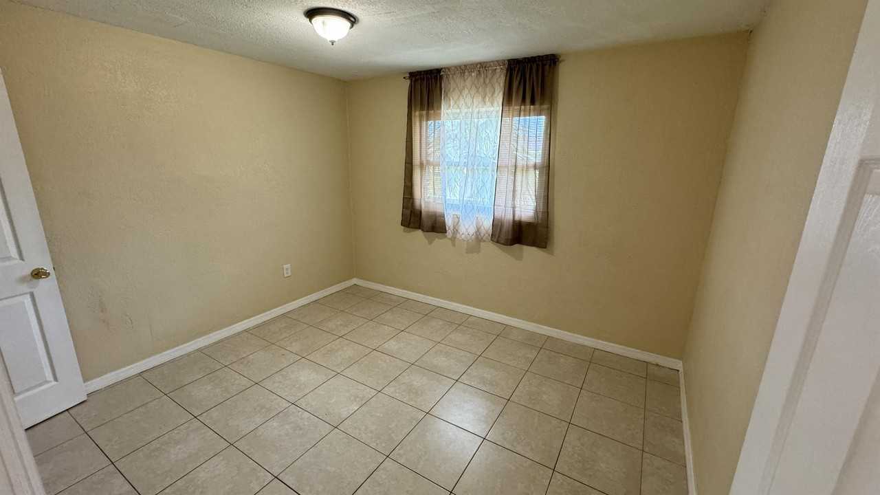 2238 Washington St Ne #B - Photo 6 of 11