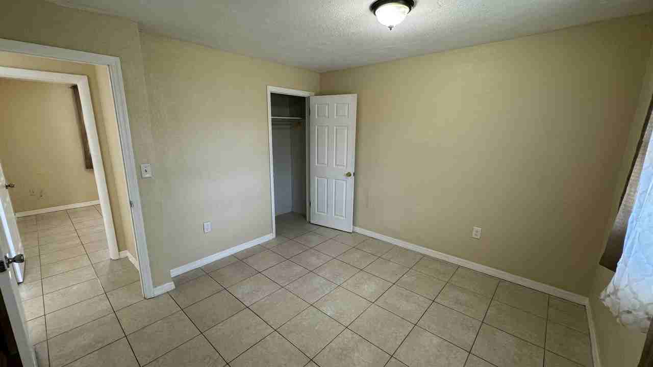 2238 Washington St Ne #B - Photo 7 of 11