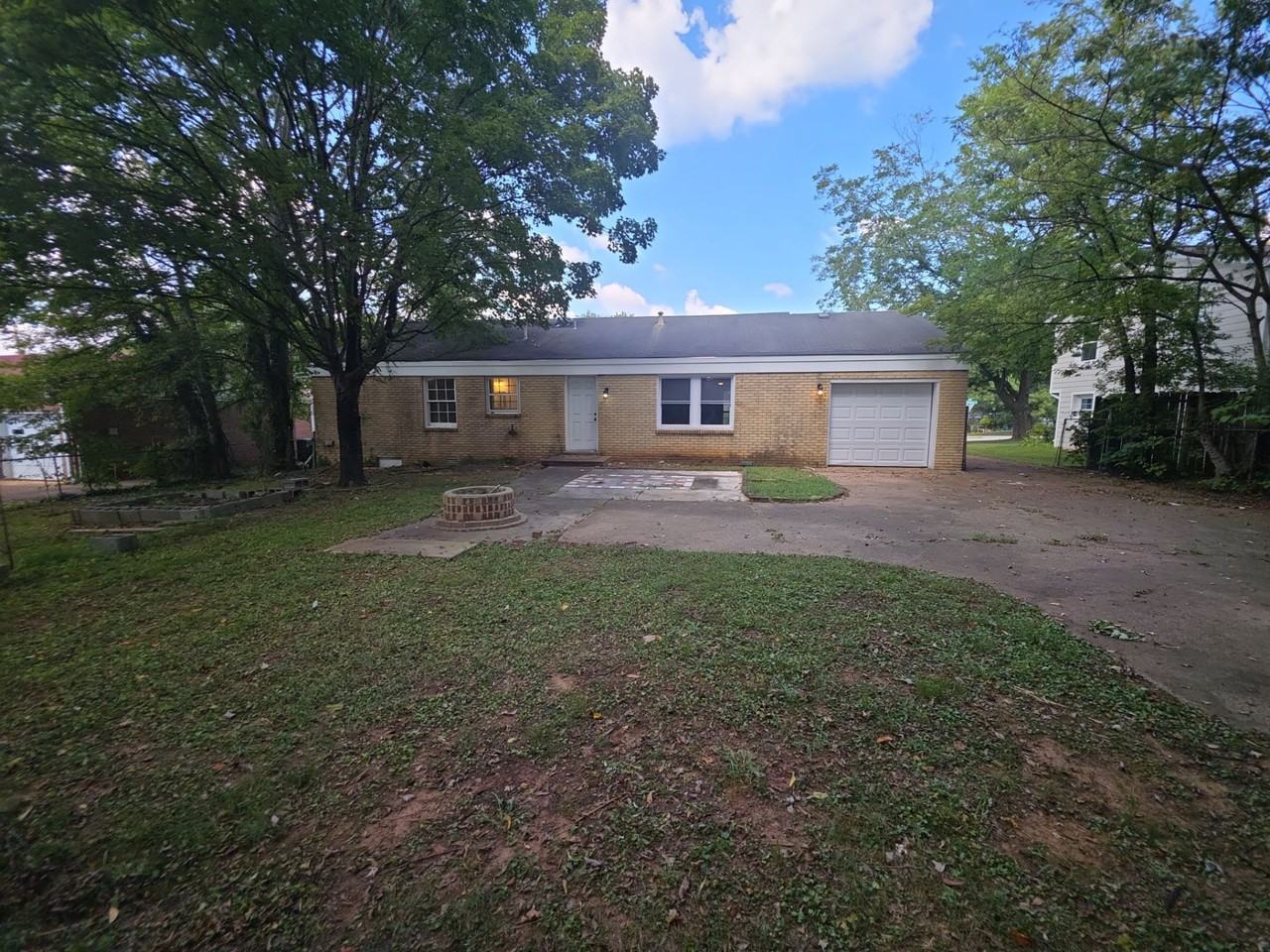 307 Mockingbird Rd Se #1 - Photo 5 of 13