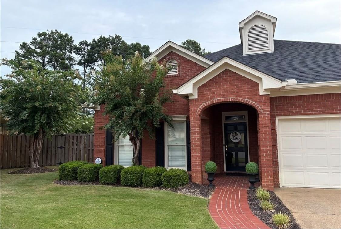 233 Tanglewood Circle - Photo 2 of 40