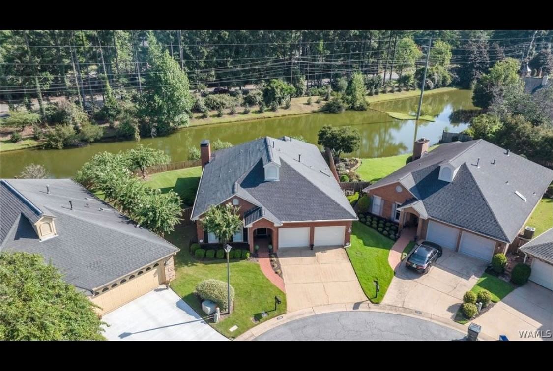 233 Tanglewood Circle - Photo 4 of 40