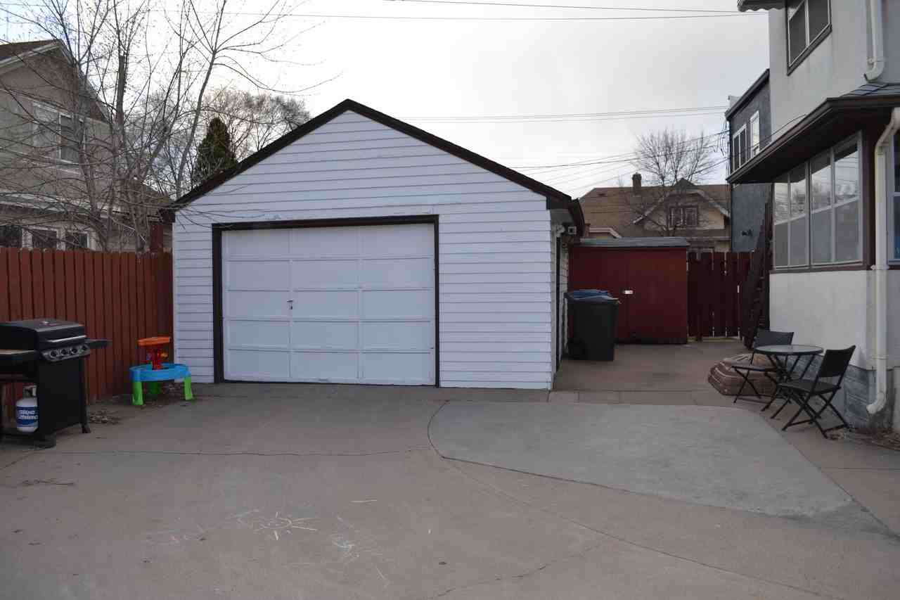2424 5th St Ne Lowr - Photo 3 of 18