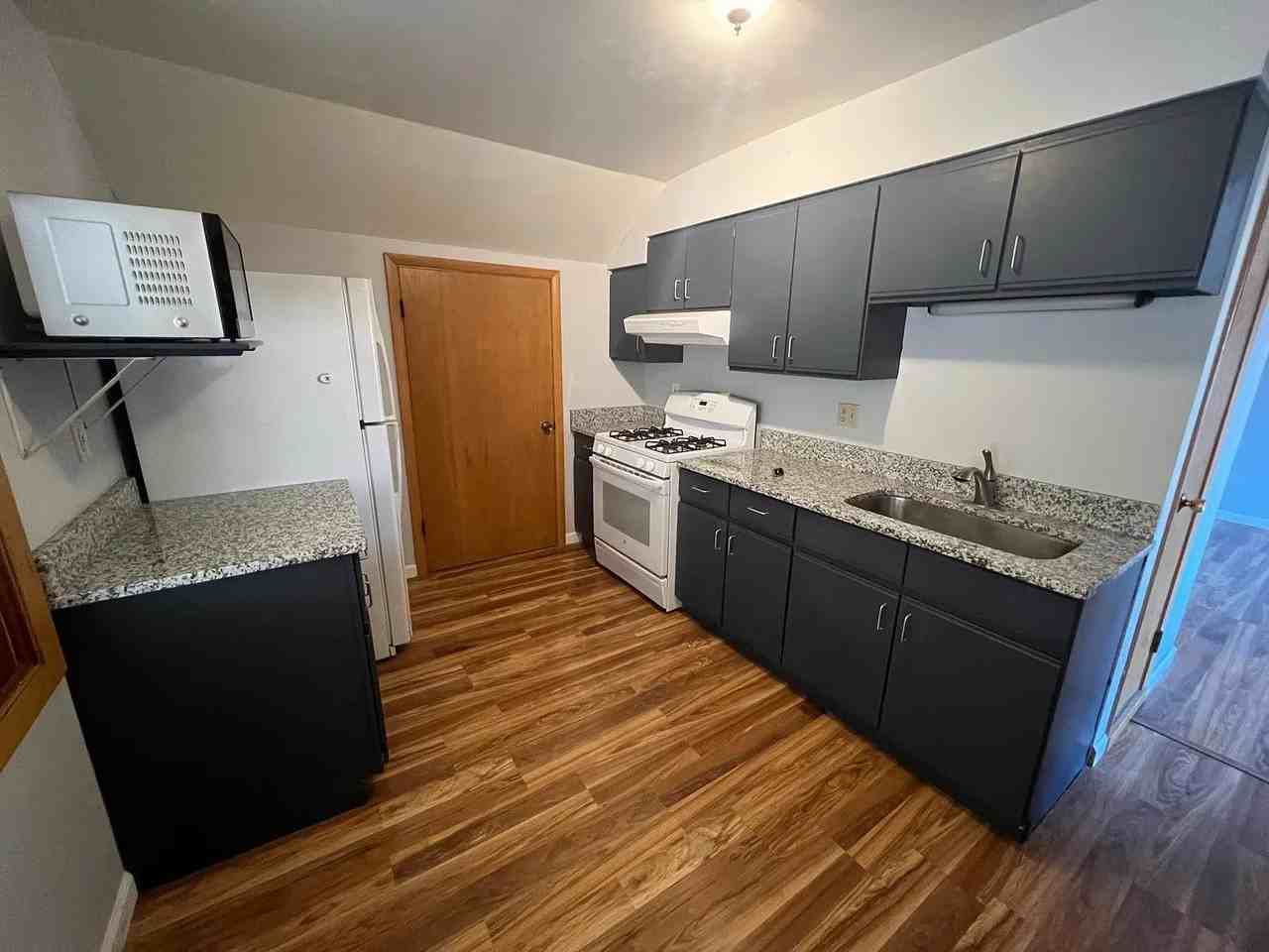 2424 5th St Ne Uppr - Photo 4 of 11