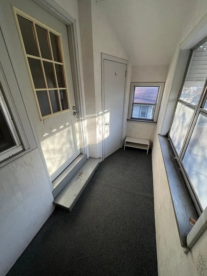 2424 5th St Ne Uppr - Photo 5 of 11