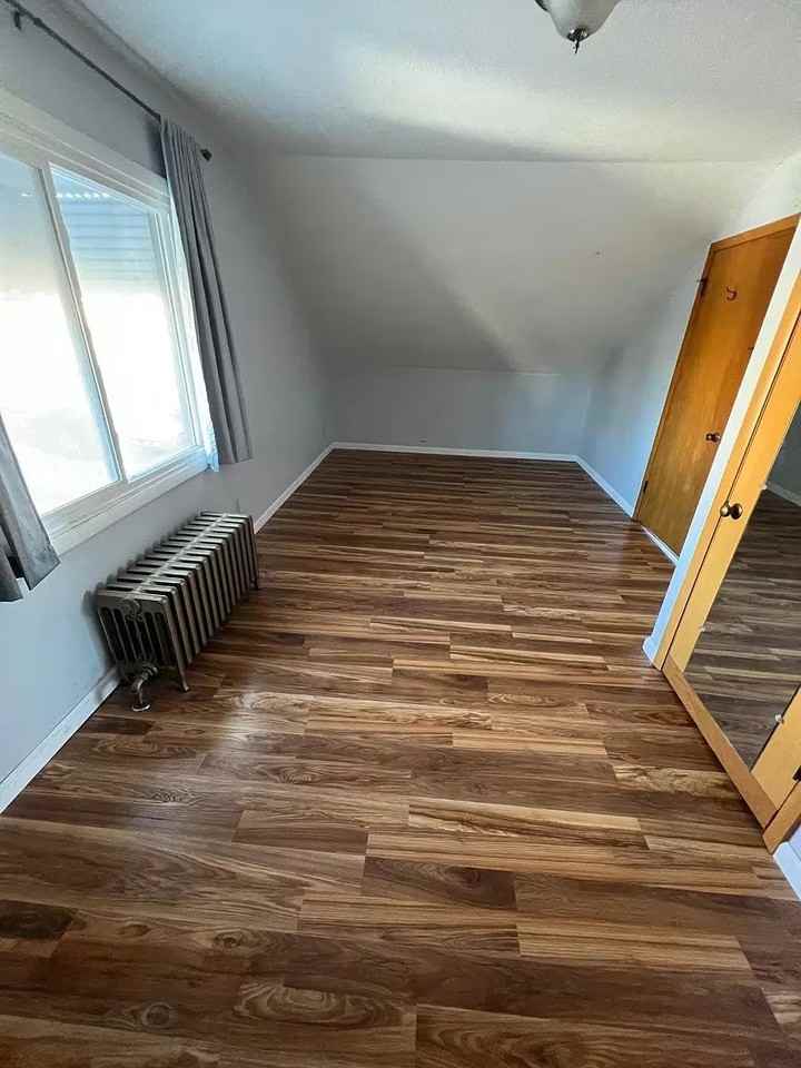2424 5th St Ne Uppr - Photo 6 of 11