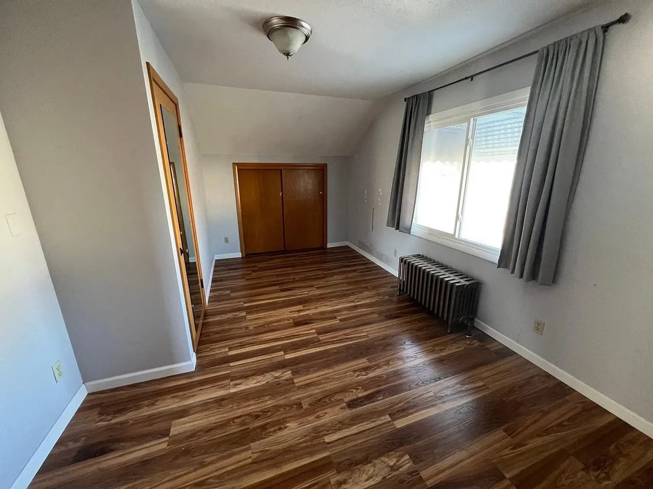 2424 5th St Ne Uppr - Photo 7 of 11