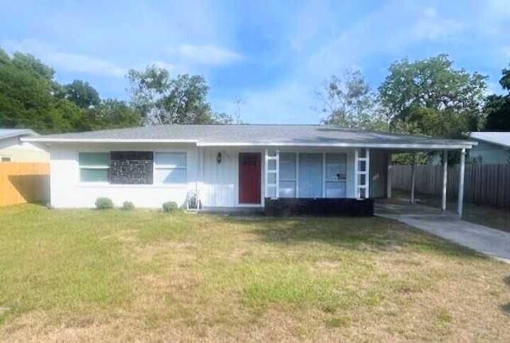 2713 Silver Lake Dr #1 - Photo 3 of 13