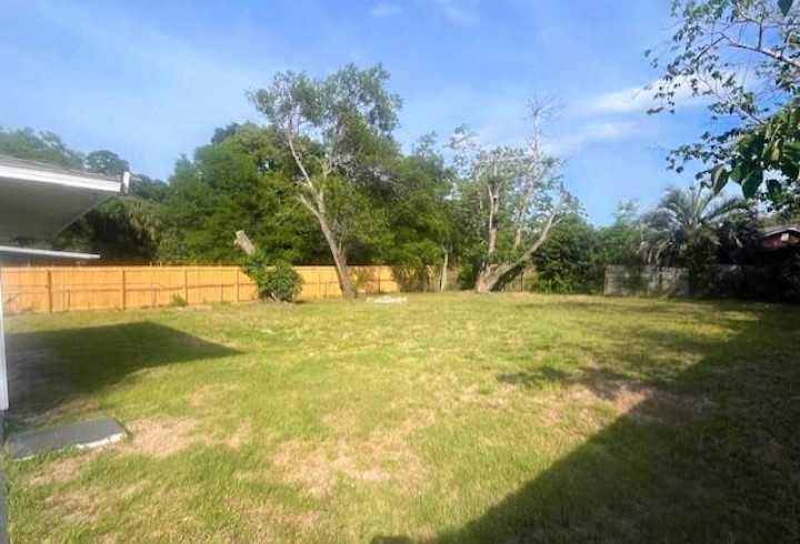 2713 Silver Lake Dr #1 - Photo 4 of 13