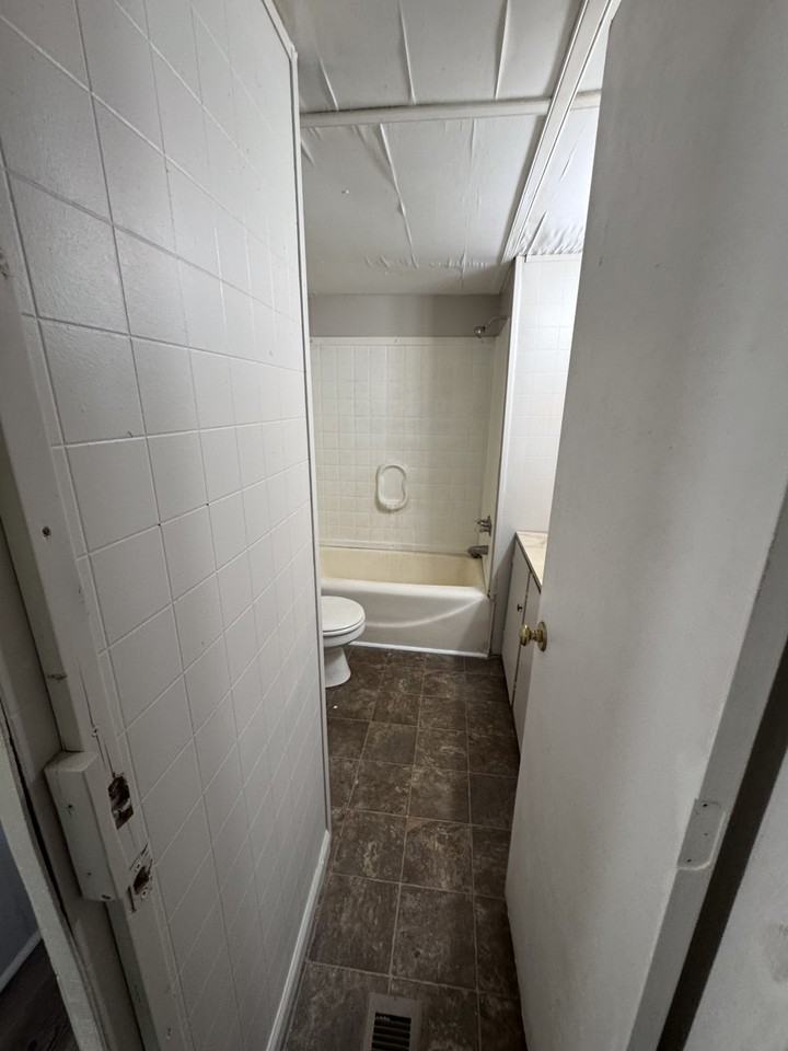 113 Brent St #1 - Photo 6 of 8