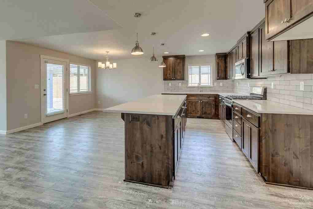 923 Nw Oak Ave - Photo 5 of 24