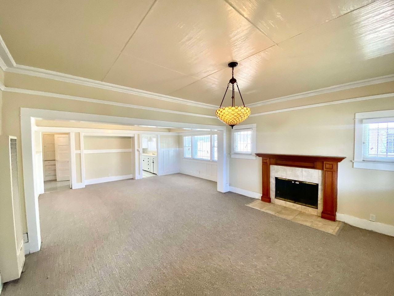 1513 W 45th St - Photo 3 of 26