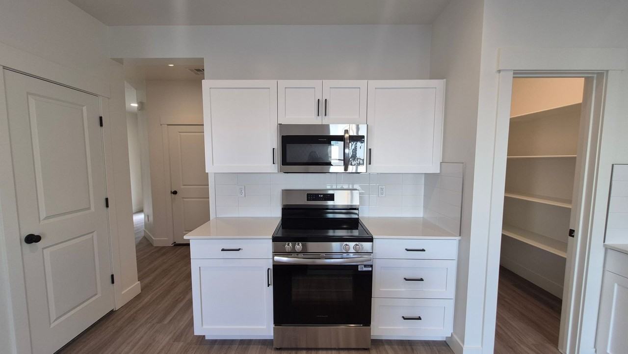 5669 S Weehawken Ln - Photo 6 of 20