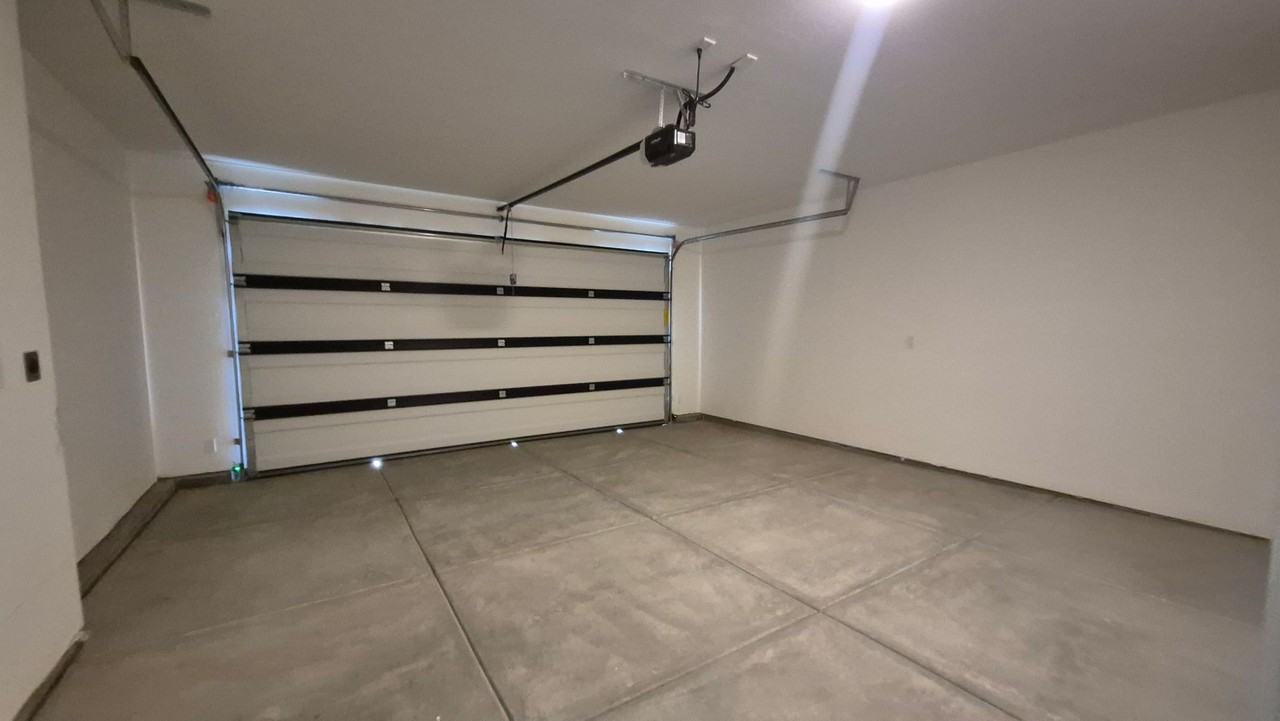 5669 S Weehawken Ln - Photo 7 of 20
