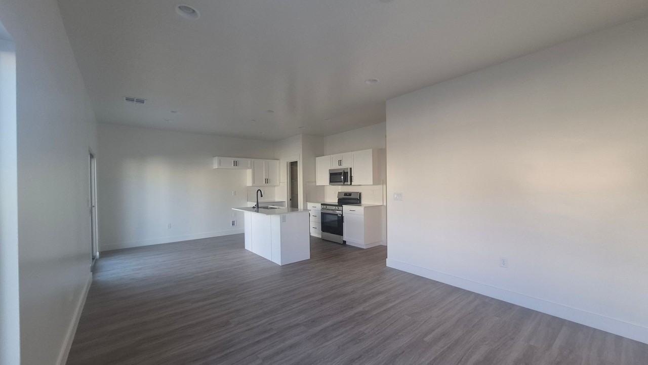 5673 5673 S WeehawkenLane - Photo 5 of 22
