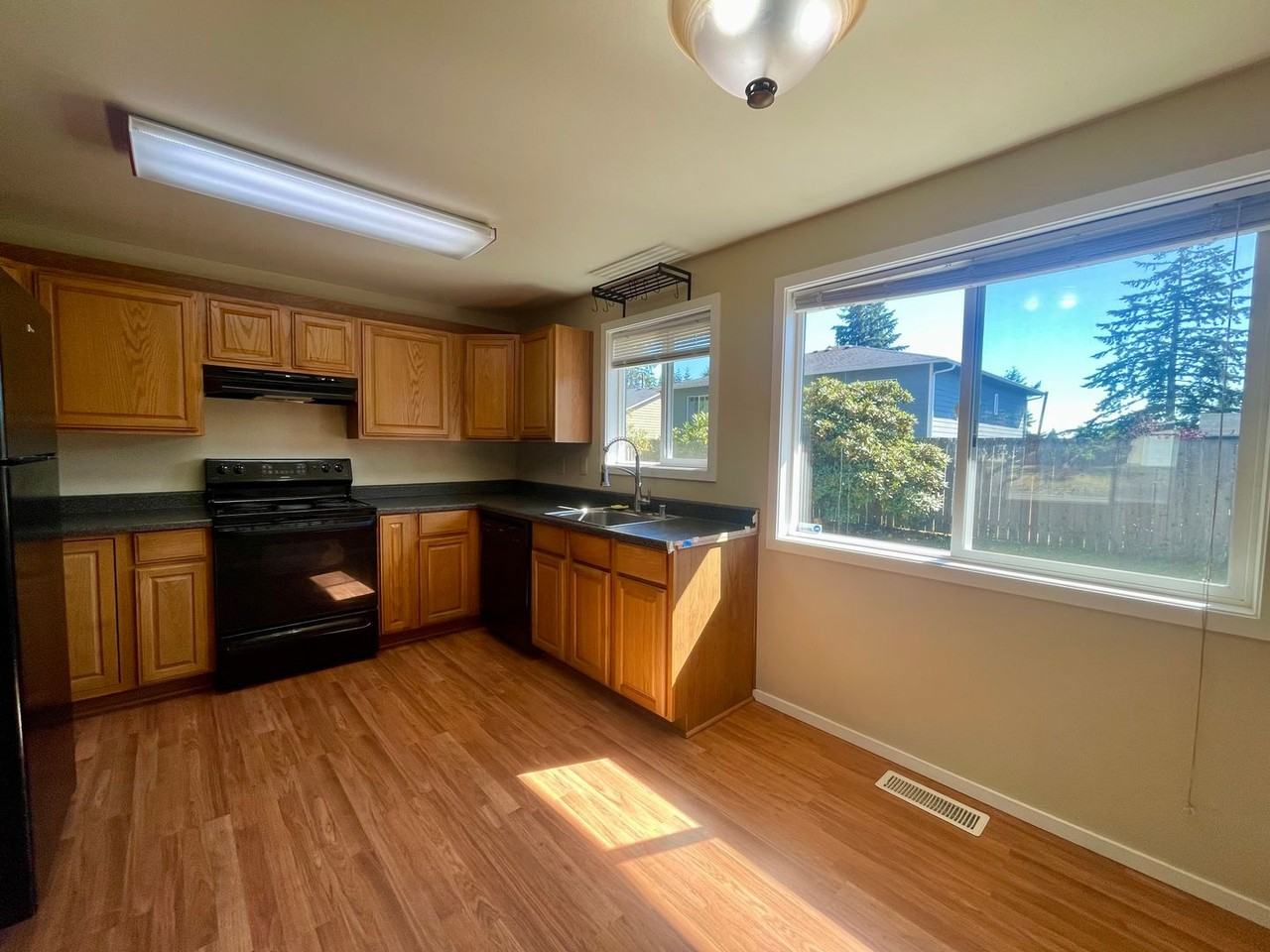 3906 176th Pl Sw - Photo 7 of 21