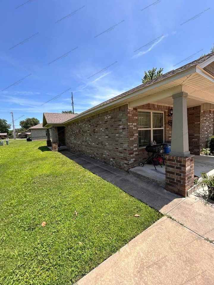 4715 S 27th St #B - Photo 2 of 10