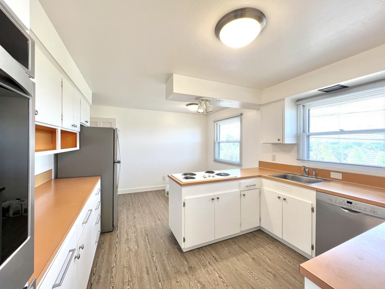 12815 Ne Fremont St - Photo 2 of 20