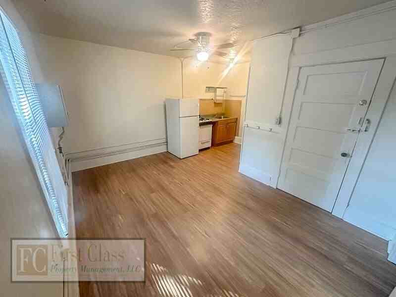 2708 Ne Sandy Blvd #4 - Photo 2 of 12