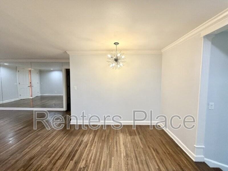 5325 E 17th St - Photo 4 of 16